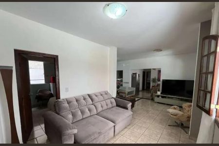 Casa à venda com 396m², 5 quartos e 6 vagasSala