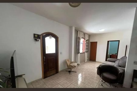 Casa à venda com 396m², 5 quartos e 6 vagasSala