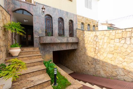 Casa à venda com 201m², 3 quartos e 4 vagas Casa à venda com 201m², 3 quartos e 4 vagasEntrada