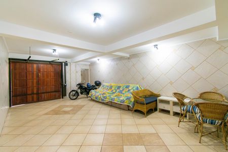 Casa à venda com 201m², 3 quartos e 4 vagas Casa à venda com 201m², 3 quartos e 4 vagasGaragem