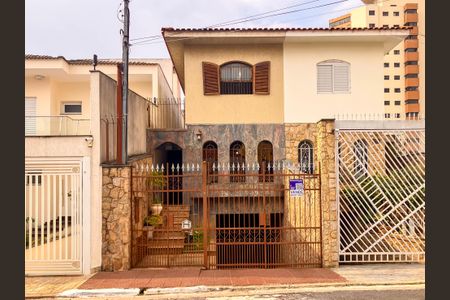 Casa à venda com 201m², 3 quartos e 4 vagas Casa à venda com 201m², 3 quartos e 4 vagasFachada