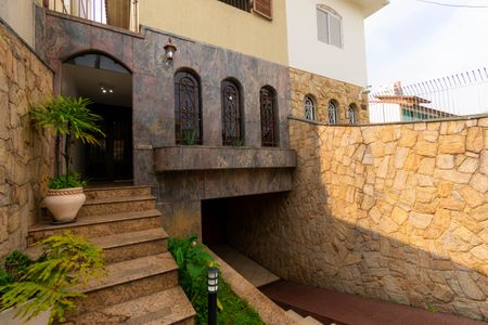 Casa à venda com 201m², 3 quartos e 4 vagas Casa à venda com 201m², 3 quartos e 4 vagasEntrada