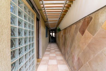 Casa à venda com 201m², 3 quartos e 4 vagas Casa à venda com 201m², 3 quartos e 4 vagasCorredor Externo