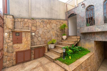 Casa à venda com 201m², 3 quartos e 4 vagas Casa à venda com 201m², 3 quartos e 4 vagasEntrada