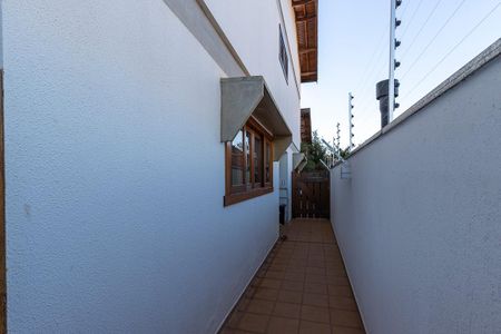 Casa de condomínio à venda com 447m², 4 quartos e 5 vagas Casa de condomínio à venda com 447m², 4 quartos e 5 vagasÁrea de serviço