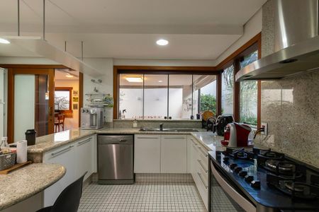 Casa de condomínio à venda com 447m², 4 quartos e 5 vagas Casa de condomínio à venda com 447m², 4 quartos e 5 vagasCozinha