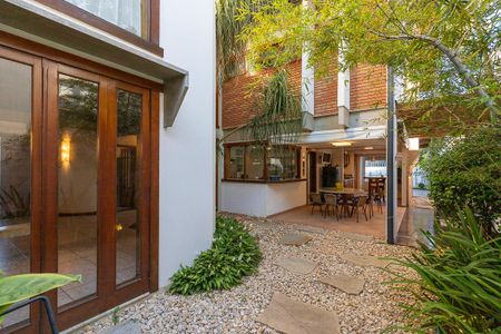 Casa de condomínio à venda com 447m², 4 quartos e 5 vagas Casa de condomínio à venda com 447m², 4 quartos e 5 vagasJardim