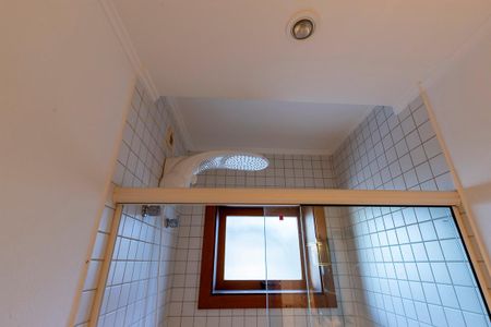 Casa de condomínio à venda com 447m², 4 quartos e 5 vagas Casa de condomínio à venda com 447m², 4 quartos e 5 vagasBanheiro da suíte 4