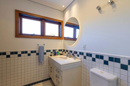 Casa de condomínio à venda com 447m², 4 quartos e 5 vagas Casa de condomínio à venda com 447m², 4 quartos e 5 vagasBanheiro da suíte 3