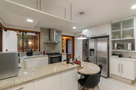 Casa de condomínio à venda com 447m², 4 quartos e 5 vagas Casa de condomínio à venda com 447m², 4 quartos e 5 vagasCozinha