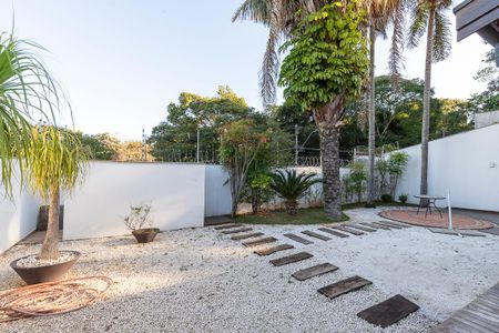 Casa de condomínio à venda com 447m², 4 quartos e 5 vagas Casa de condomínio à venda com 447m², 4 quartos e 5 vagasJardim do espaço gourmet