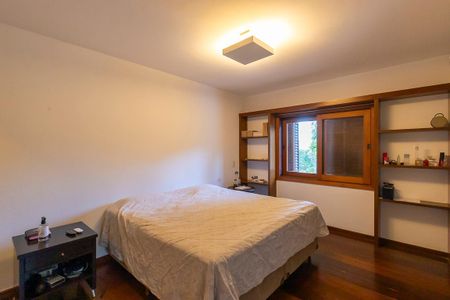 Casa de condomínio à venda com 447m², 4 quartos e 5 vagas Casa de condomínio à venda com 447m², 4 quartos e 5 vagasSuíte 1