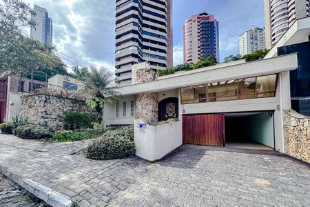 Casa para alugar com 400m², 3 quartos e 5 vagasFachada - Plaquinha
