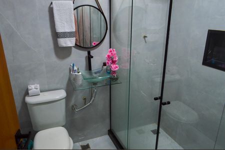 Casa de condomínio à venda com 160m², 3 quartos e 1 vaga Casa de condomínio à venda com 160m², 3 quartos e 1 vagaBanheiro da Suíte