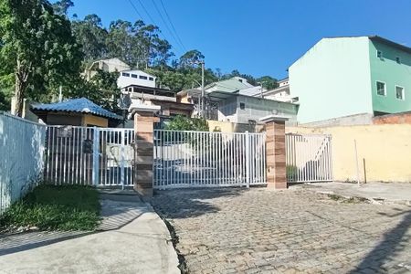 Casa de condomínio à venda com 160m², 3 quartos e 1 vaga Casa de condomínio à venda com 160m², 3 quartos e 1 vagaFachada