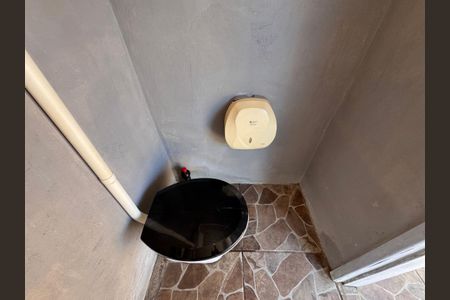 Casa para alugar com 96m², 2 quartos e 1 vaga Casa para alugar com 96m², 2 quartos e 1 vagaBanheiro de Serviço