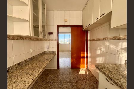 Apartamento à venda com 205m², 4 quartos e 2 vagas Apartamento à venda com 205m², 4 quartos e 2 vagasCozinha