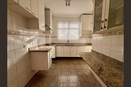 Apartamento à venda com 205m², 4 quartos e 2 vagas Apartamento à venda com 205m², 4 quartos e 2 vagasCozinha