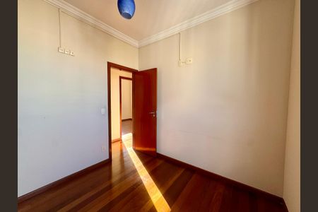 Apartamento à venda com 205m², 4 quartos e 2 vagas Apartamento à venda com 205m², 4 quartos e 2 vagasQuarto 2