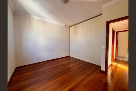 Apartamento à venda com 205m², 4 quartos e 2 vagas Apartamento à venda com 205m², 4 quartos e 2 vagasQuarto 1