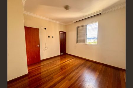Apartamento à venda com 205m², 4 quartos e 2 vagas Apartamento à venda com 205m², 4 quartos e 2 vagasSuite