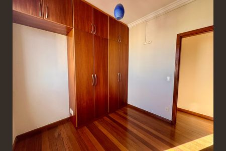 Apartamento à venda com 205m², 4 quartos e 2 vagas Apartamento à venda com 205m², 4 quartos e 2 vagasQuarto 2