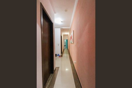 Casa para alugar com 260m², 4 quartos e 3 vagas Casa para alugar com 260m², 4 quartos e 3 vagasCorredor