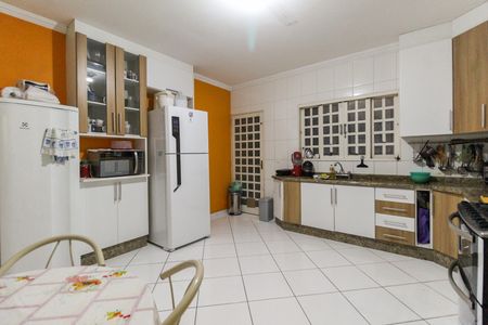 Casa para alugar com 260m², 4 quartos e 3 vagas Casa para alugar com 260m², 4 quartos e 3 vagasCozinha