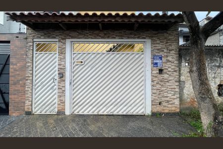 Casa para alugar com 260m², 4 quartos e 3 vagas Casa para alugar com 260m², 4 quartos e 3 vagasFachada