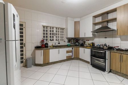 Casa para alugar com 260m², 4 quartos e 3 vagas Casa para alugar com 260m², 4 quartos e 3 vagasCozinha