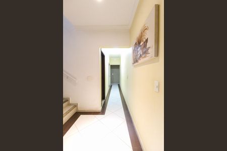 Casa para alugar com 260m², 4 quartos e 3 vagas Casa para alugar com 260m², 4 quartos e 3 vagasCorredor
