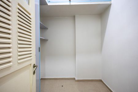 Apartamento à venda com 130m², 3 quartos e 1 vaga Apartamento à venda com 130m², 3 quartos e 1 vagaQuarto de Serviço