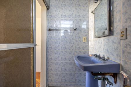 Apartamento à venda com 130m², 3 quartos e 1 vaga Apartamento à venda com 130m², 3 quartos e 1 vagaBanheiro Suite