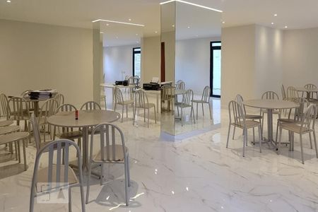 Apartamento à venda com 106m², 3 quartos e 2 vagas Apartamento à venda com 106m², 3 quartos e 2 vagasÁrea comum - Salão de festas