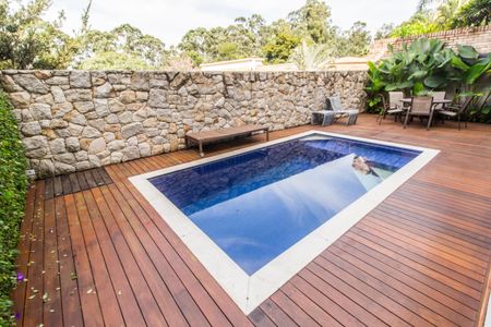 Casa de condomínio à venda com 350m², 4 quartos e 4 vagas Casa de condomínio à venda com 350m², 4 quartos e 4 vagasPiscina