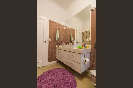 Casa de condomínio à venda com 350m², 4 quartos e 4 vagas Casa de condomínio à venda com 350m², 4 quartos e 4 vagasBanheiro 2