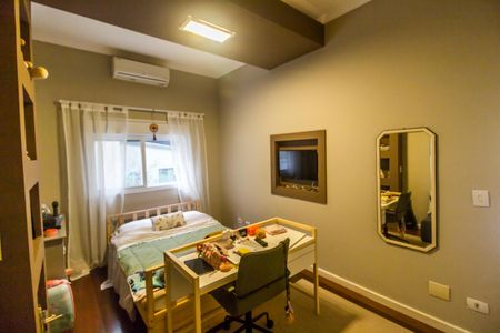 Casa de condomínio à venda com 350m², 4 quartos e 4 vagas Casa de condomínio à venda com 350m², 4 quartos e 4 vagasQuarto 2