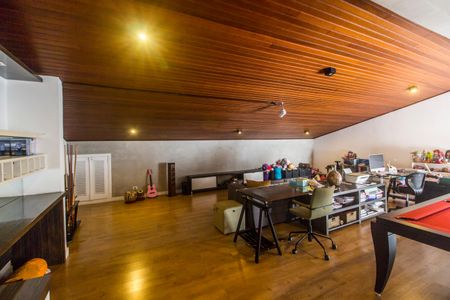 Casa de condomínio à venda com 350m², 4 quartos e 4 vagas Casa de condomínio à venda com 350m², 4 quartos e 4 vagasEscritório