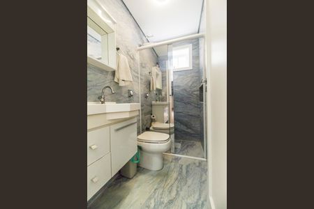 Casa de condomínio à venda com 350m², 4 quartos e 4 vagas Casa de condomínio à venda com 350m², 4 quartos e 4 vagasBanheiro de serviço