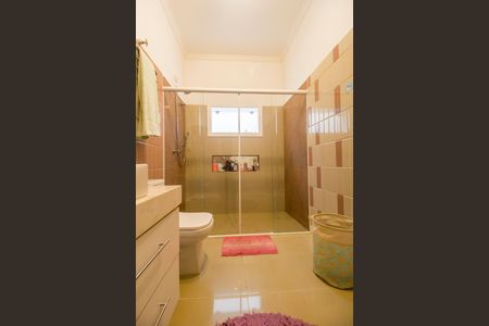 Casa de condomínio à venda com 350m², 4 quartos e 4 vagas Casa de condomínio à venda com 350m², 4 quartos e 4 vagasBanheiro 2