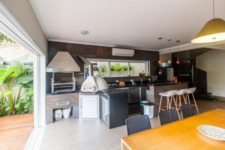 Casa de condomínio à venda com 350m², 4 quartos e 4 vagas Casa de condomínio à venda com 350m², 4 quartos e 4 vagasÁrea gourmet