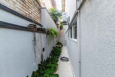 Casa de condomínio à venda com 350m², 4 quartos e 4 vagas Casa de condomínio à venda com 350m², 4 quartos e 4 vagasCorredor