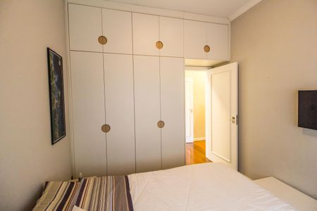 Casa de condomínio à venda com 350m², 4 quartos e 4 vagas Casa de condomínio à venda com 350m², 4 quartos e 4 vagasQuarto 3