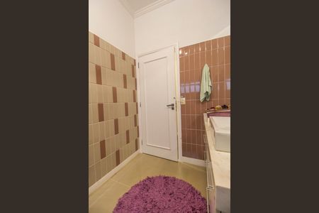 Casa de condomínio à venda com 350m², 4 quartos e 4 vagas Casa de condomínio à venda com 350m², 4 quartos e 4 vagasBanheiro 2