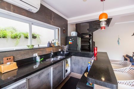 Casa de condomínio à venda com 350m², 4 quartos e 4 vagas Casa de condomínio à venda com 350m², 4 quartos e 4 vagasÁrea gourmet