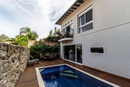 Casa de condomínio à venda com 350m², 4 quartos e 4 vagas Casa de condomínio à venda com 350m², 4 quartos e 4 vagasPiscina