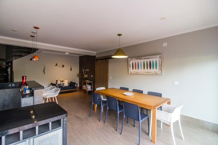 Casa de condomínio à venda com 350m², 4 quartos e 4 vagas Casa de condomínio à venda com 350m², 4 quartos e 4 vagasSala de Jantar