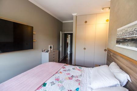 Casa de condomínio à venda com 350m², 4 quartos e 4 vagas Casa de condomínio à venda com 350m², 4 quartos e 4 vagasSuíte