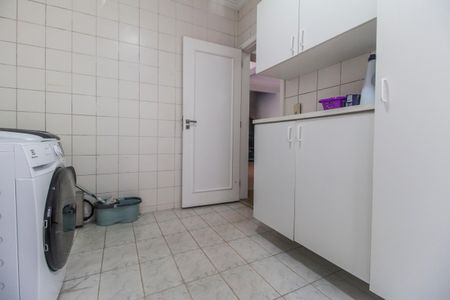 Casa de condomínio à venda com 350m², 4 quartos e 4 vagas Casa de condomínio à venda com 350m², 4 quartos e 4 vagasÁrea de Serviço