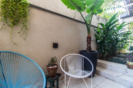 Casa de condomínio à venda com 350m², 4 quartos e 4 vagas Casa de condomínio à venda com 350m², 4 quartos e 4 vagasVista da Sala